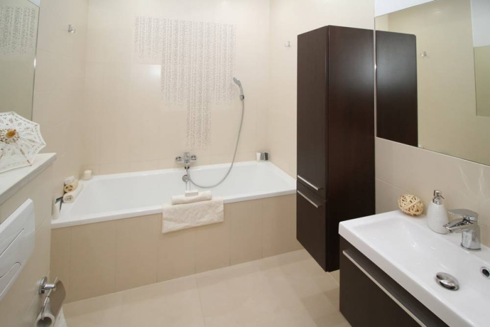 salle de bain beige et marron