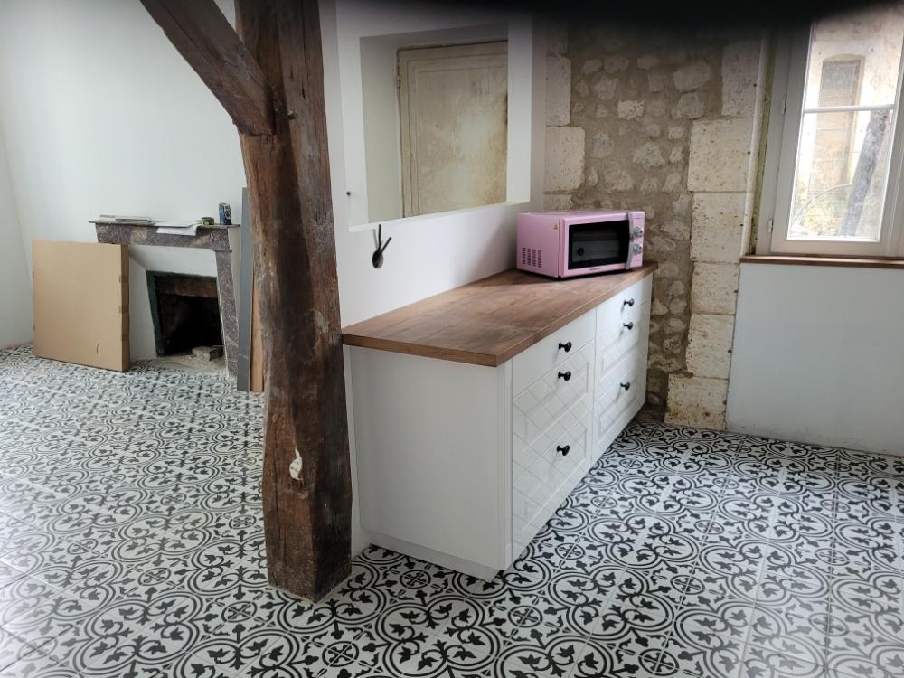 cuisine blanche, bois et rose 2